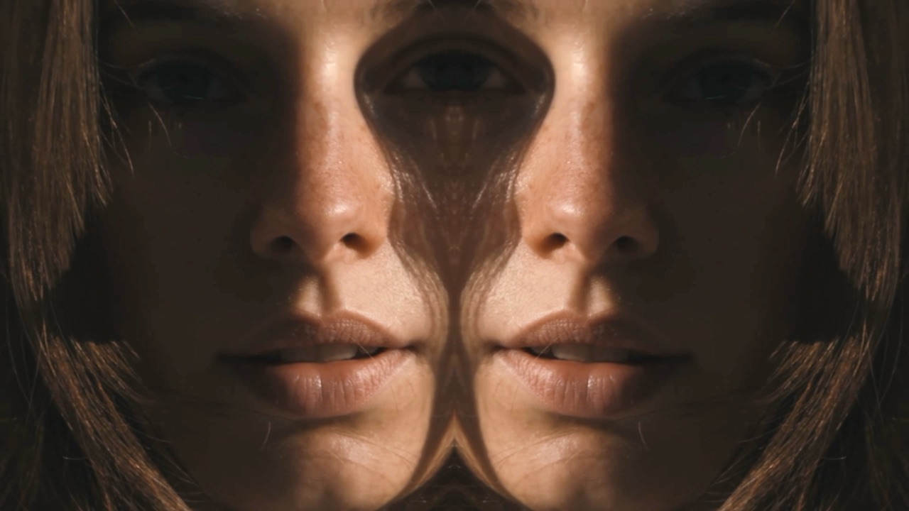 The Mirror effect applied to the reference frame